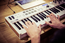 Load image into Gallery viewer, ARTURIA Keylab Essential 61 61-Key Keyboard Midi Controller